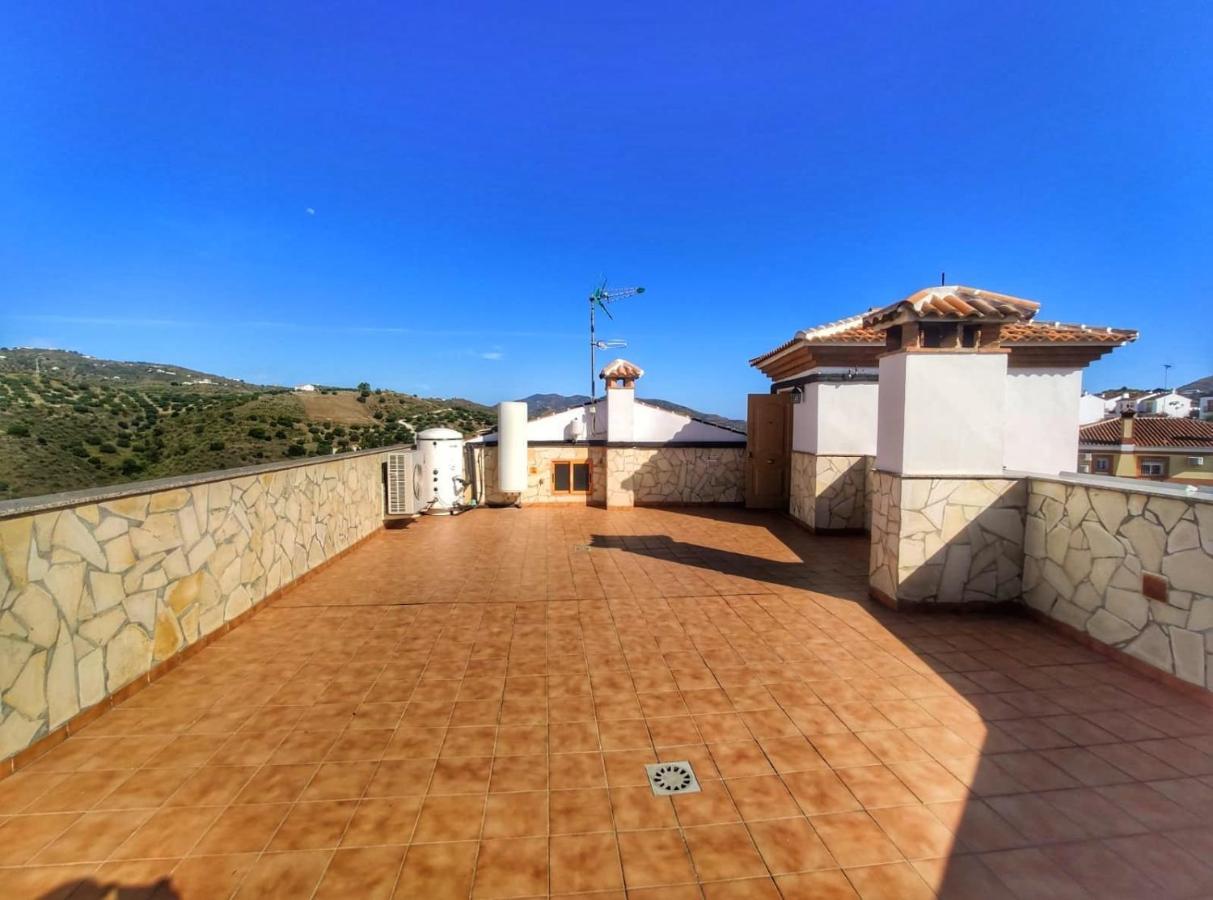 Casa Amplia Con Terraza En La Vinuela Villa Exteriör bild