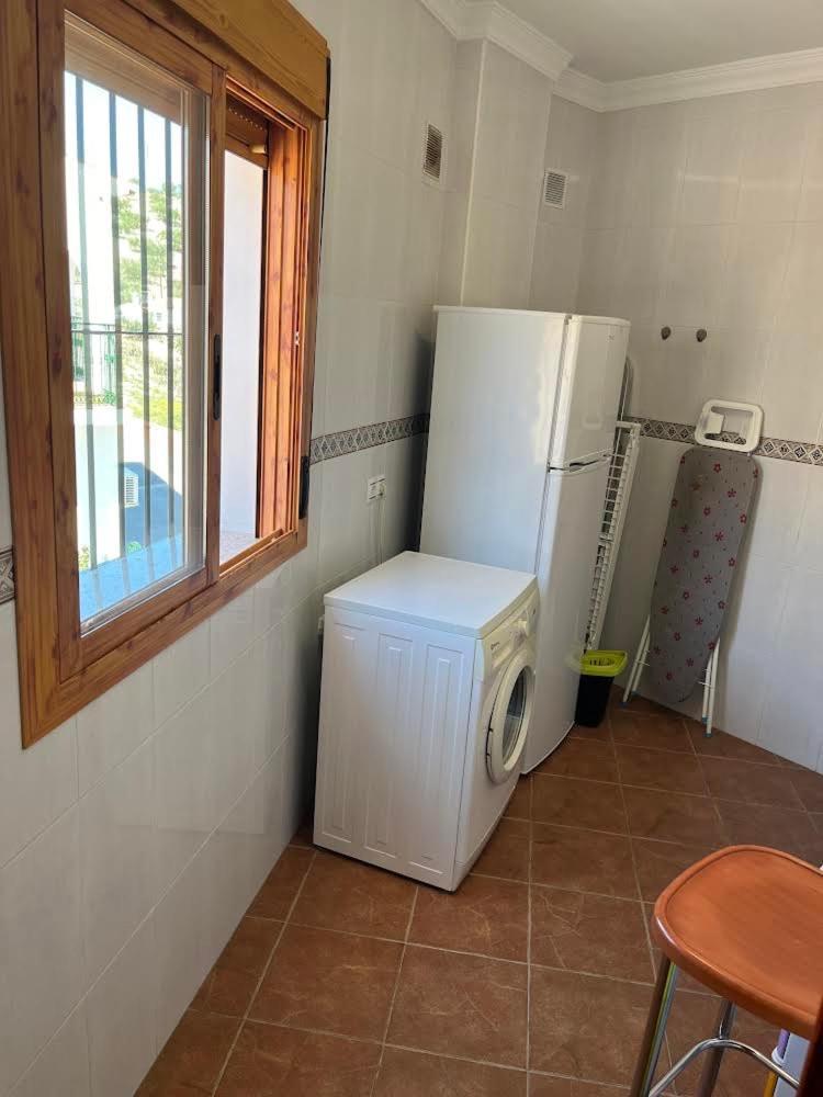 Casa Amplia Con Terraza En La Vinuela Villa Exteriör bild
